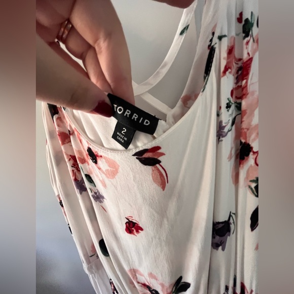 Size 2 Torrid cross cross back- white and floral dress - Picture 2 of 3